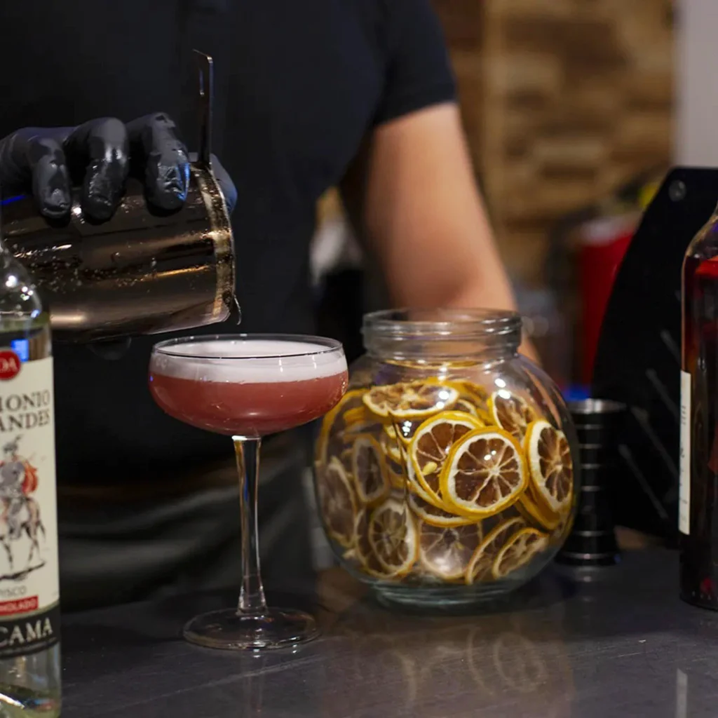 Preparación con pisco acholado