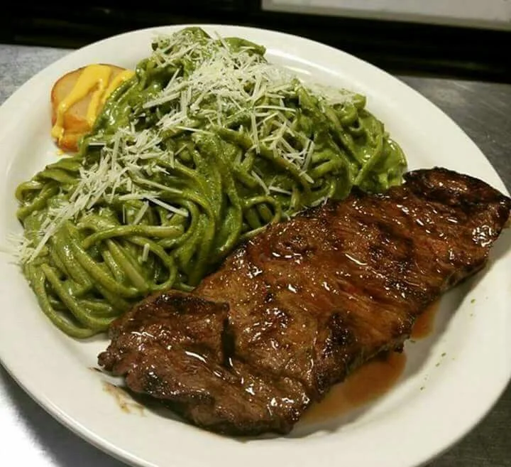 Tallarines verdes con bistec